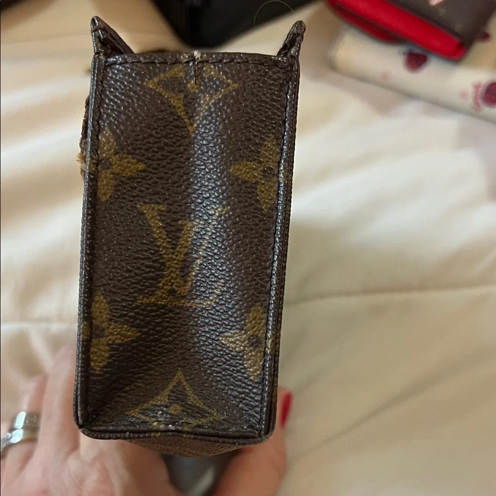 Authentic Louis Vuitton Monogram Canvas Pouch - Picture 12 of 12